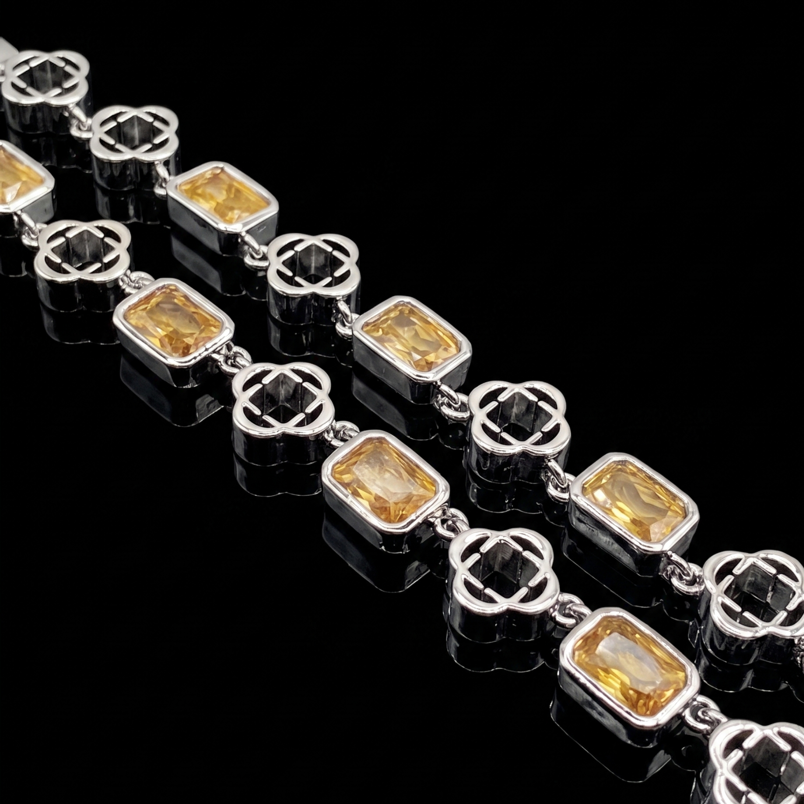 Yellow Clover Gemstone Chain, Silver.