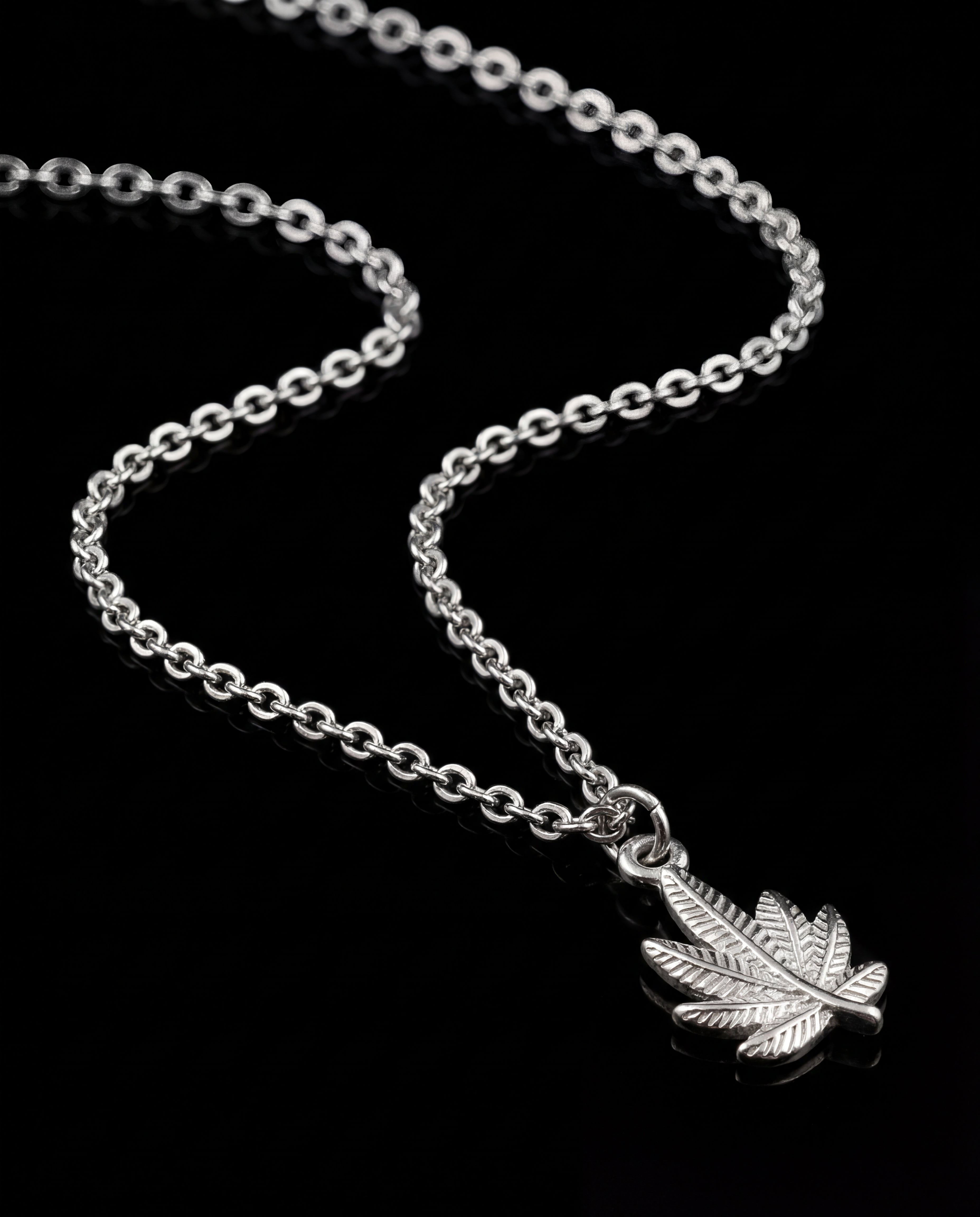 Cannabis Necklace, Silver.