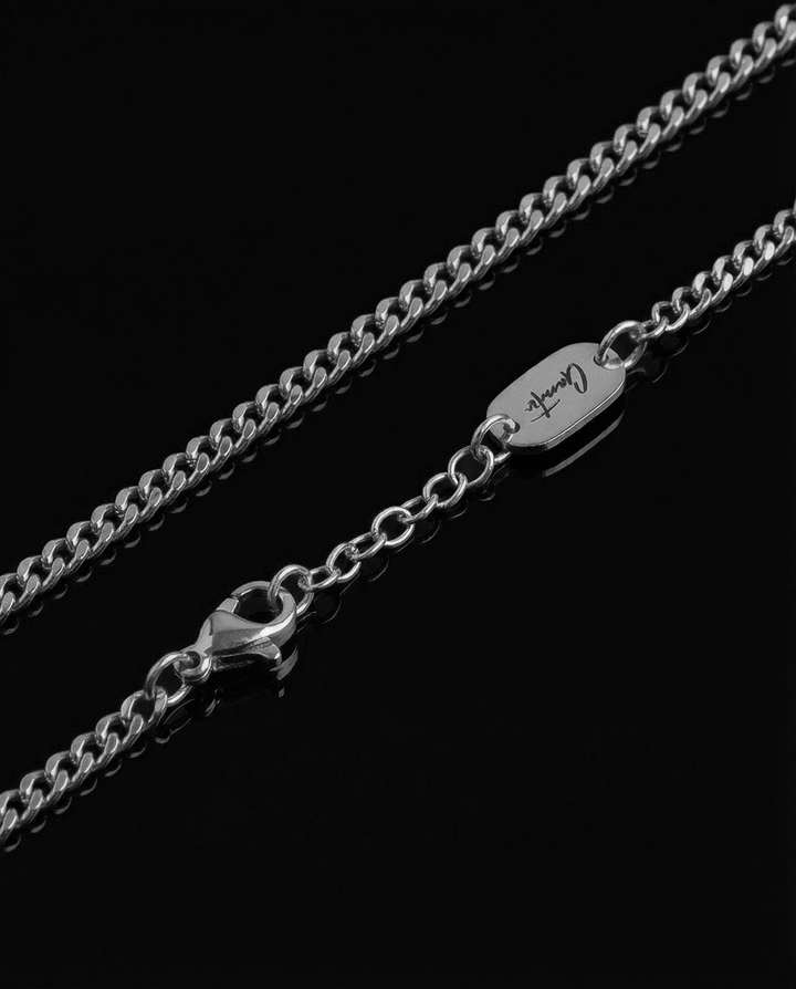 Curb Chain, Silver.