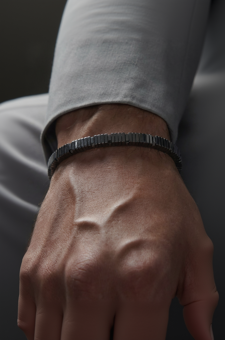 The Glacier Stone bracelet Midnight blue.