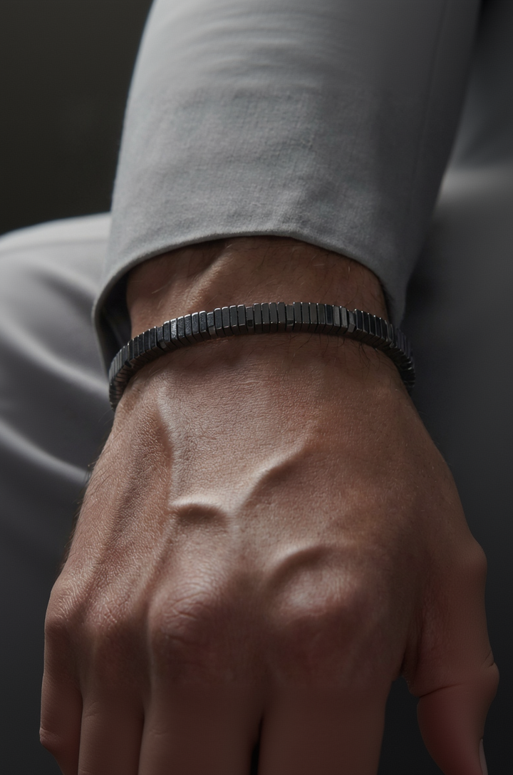 The Glacier Stone bracelet Midnight blue.